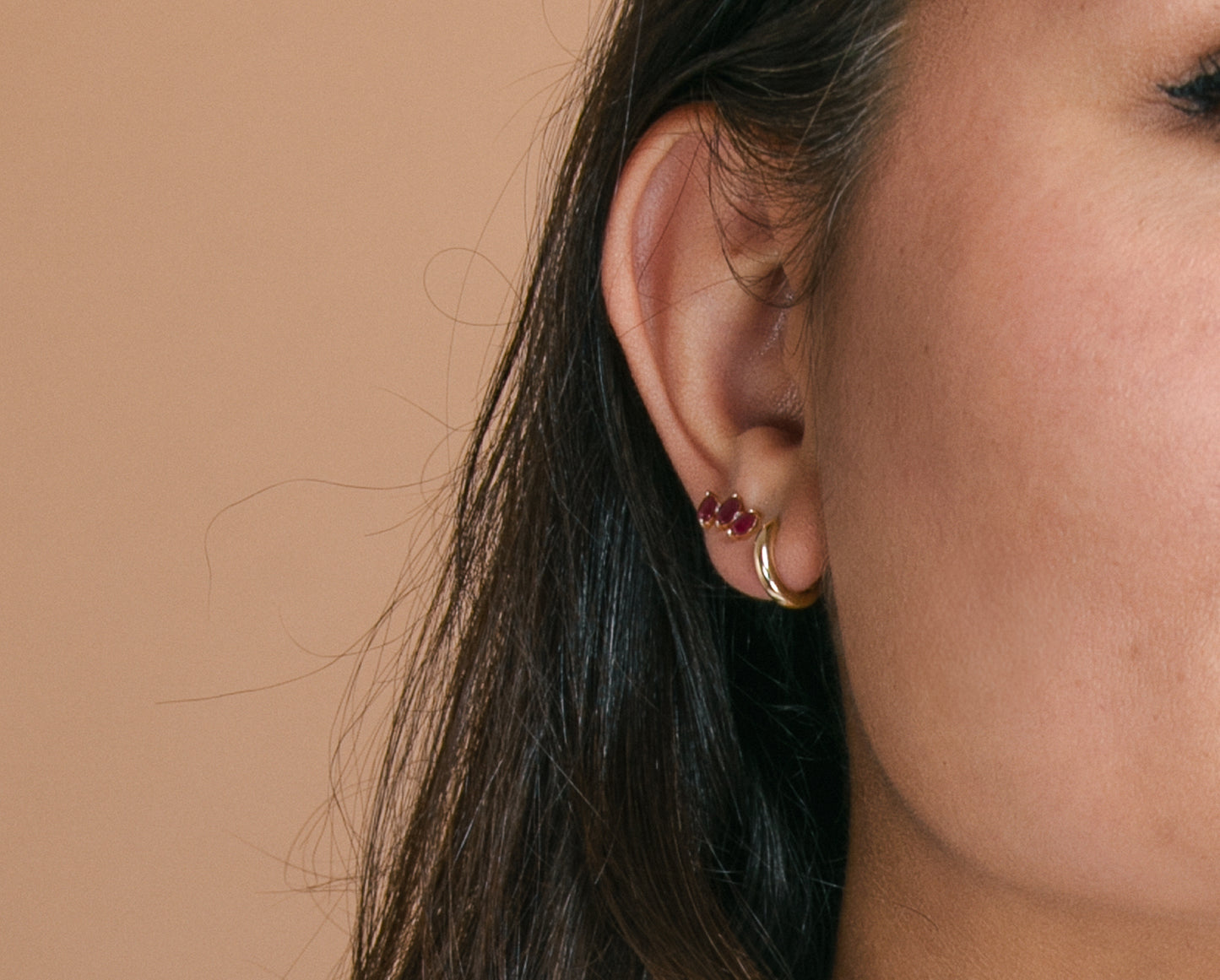 18k geelgoud oorbellen, 0,048 Cts HS12- diamanten en robijnen