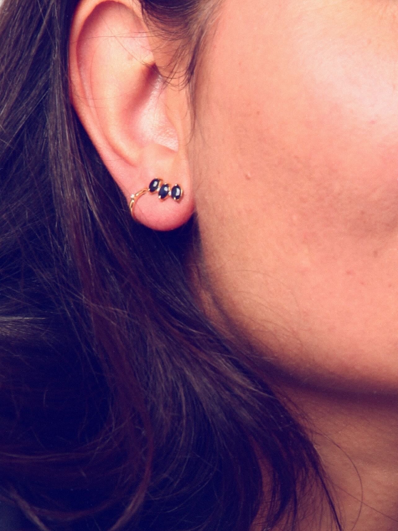 18k geelgoud oorbellen 0,048 Cts HS12 diamanten en saffier